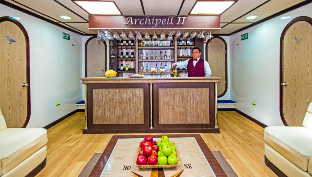 Chill out at the Archipel II´s luxurious bar