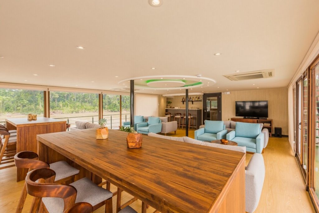 First-class Amazon River Cruise Bar